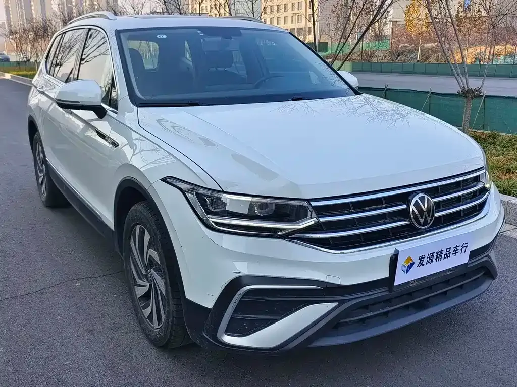 Volkswagen Tiguan L — фото 9