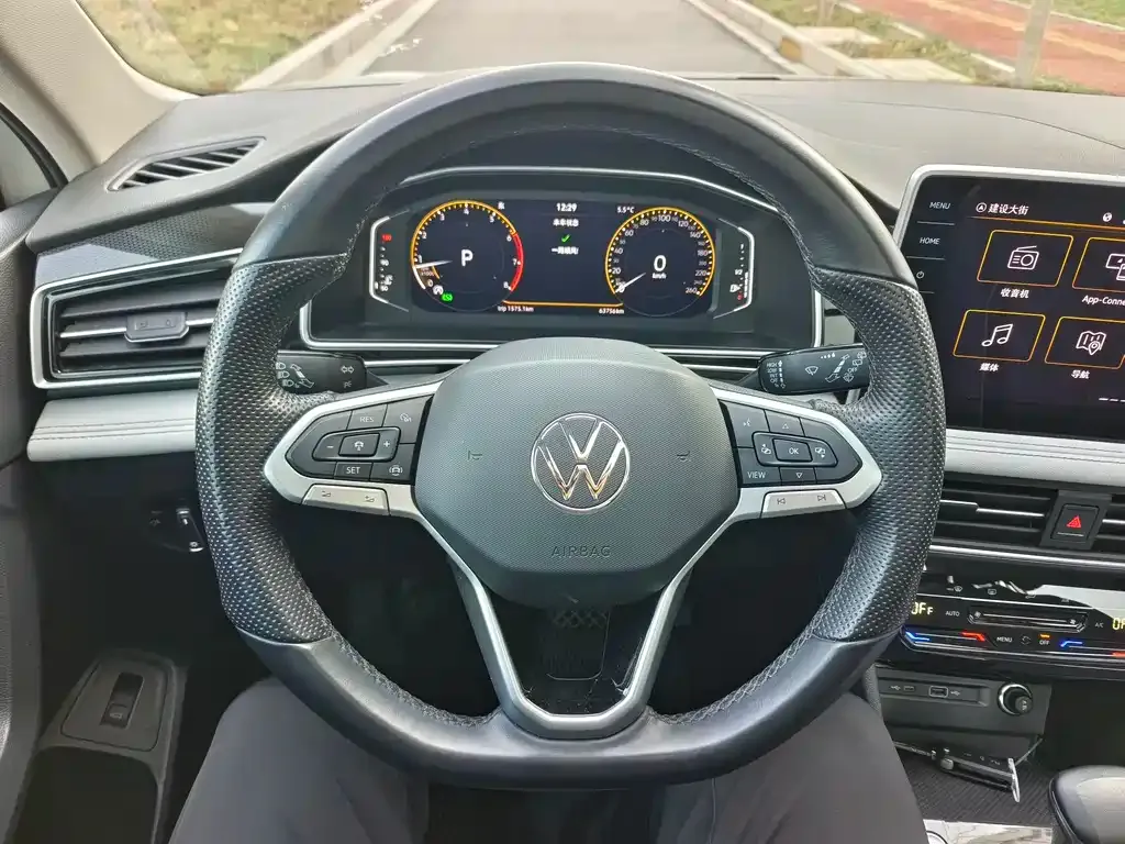 Volkswagen Tiguan L — фото 2