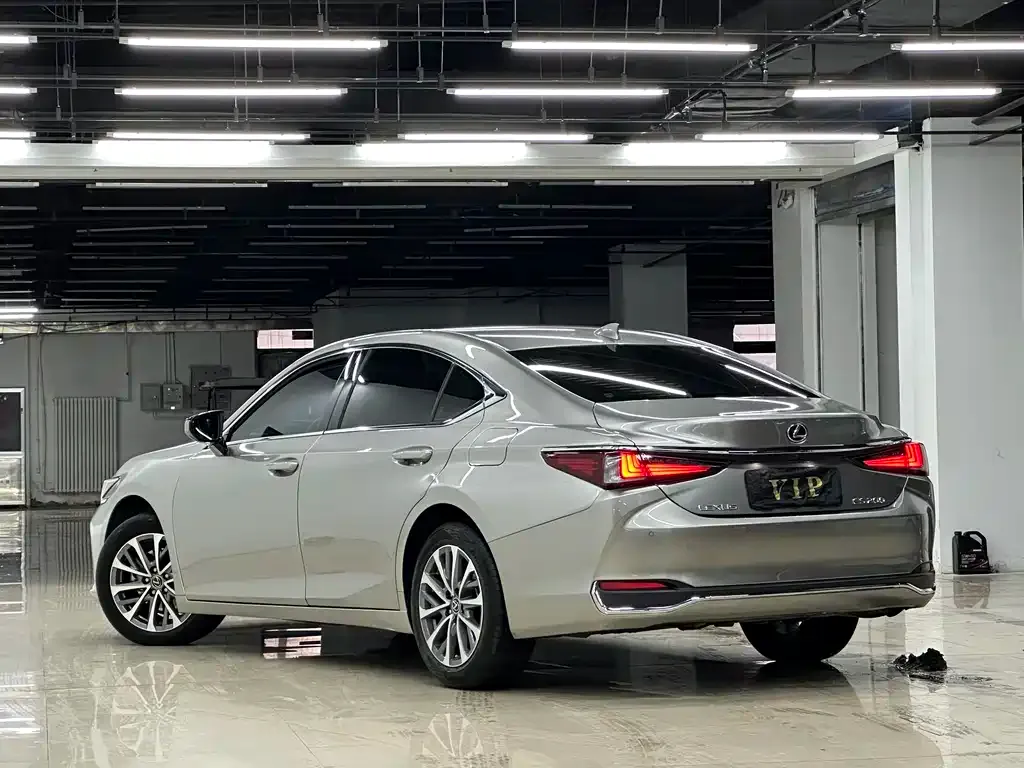 Lexus ES — фото 5