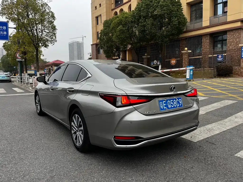 Lexus ES — фото 4