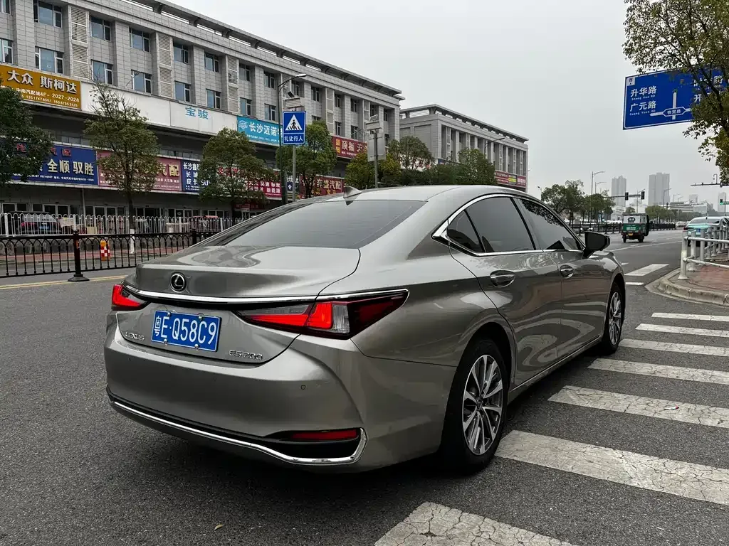 Lexus ES — фото 6