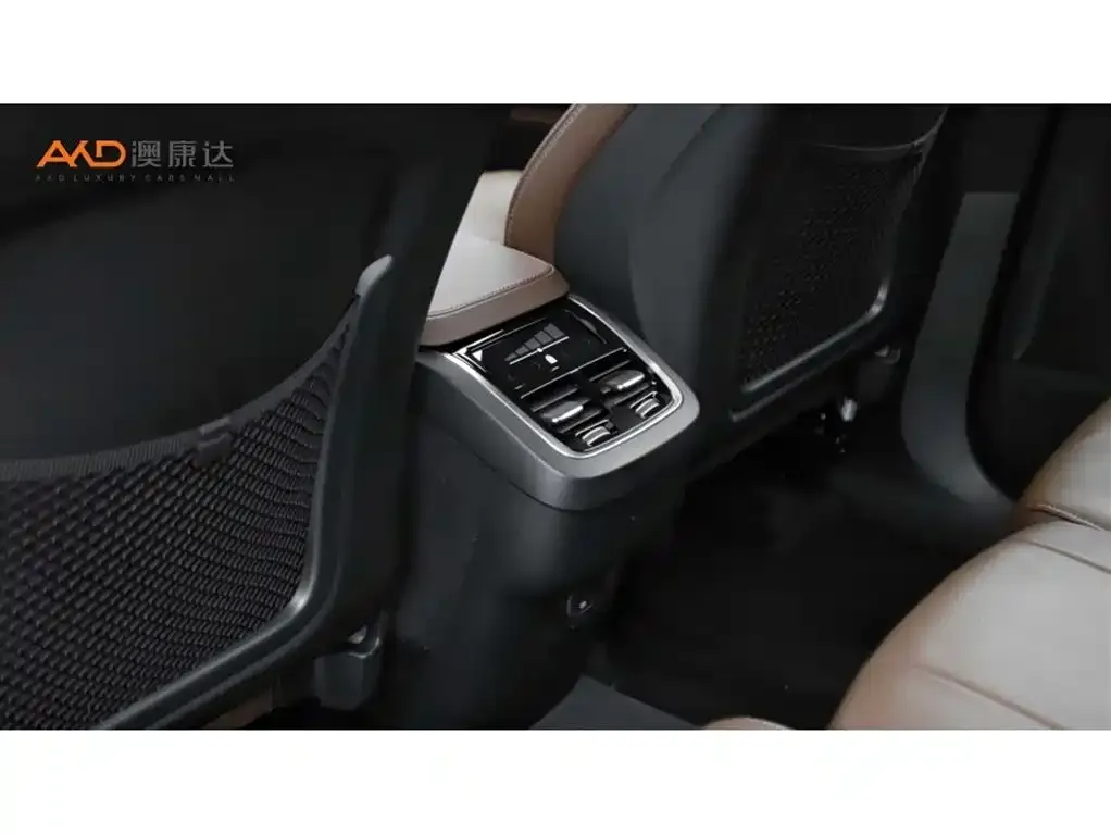 Volvo XC90 — фото 10
