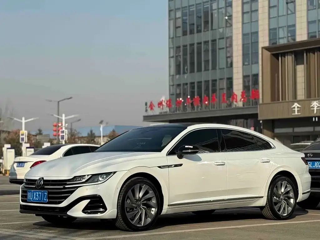 Volkswagen CC 2023 из CN, фото 1