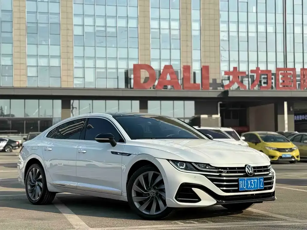 Volkswagen CC 2023 из CN, фото 10