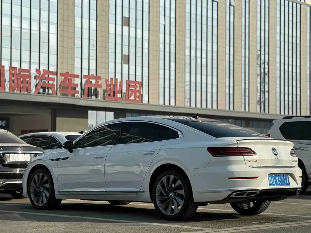 Volkswagen CC 2023 из CN, фото 9
