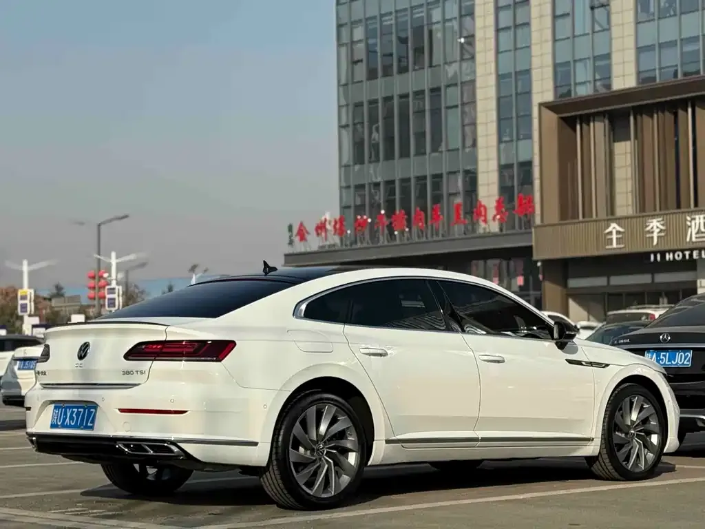 Volkswagen CC 2023 из CN, фото 3