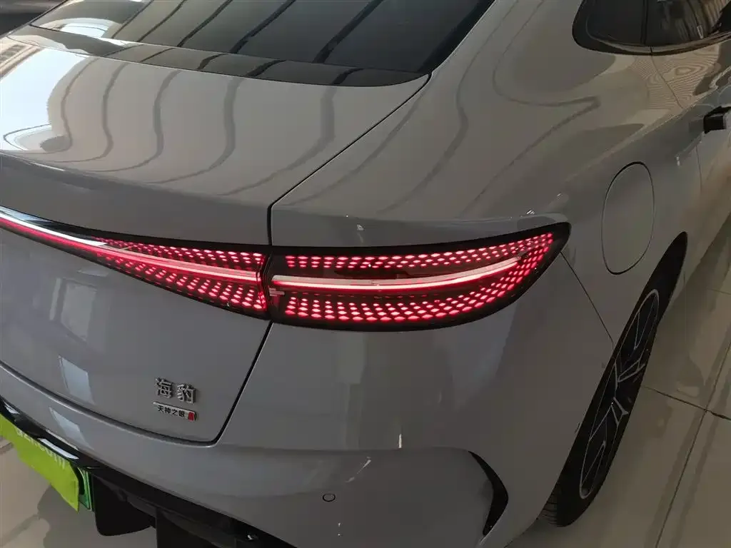BYD Seal — фото 8