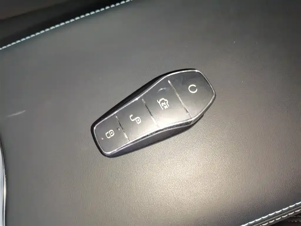 BYD Seal — фото 9