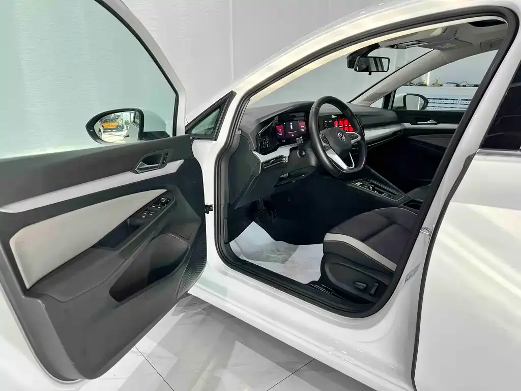 Volkswagen Golf 2022 из CN, фото 7