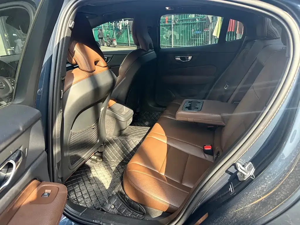 Volvo S60 2021 из CN, фото 10