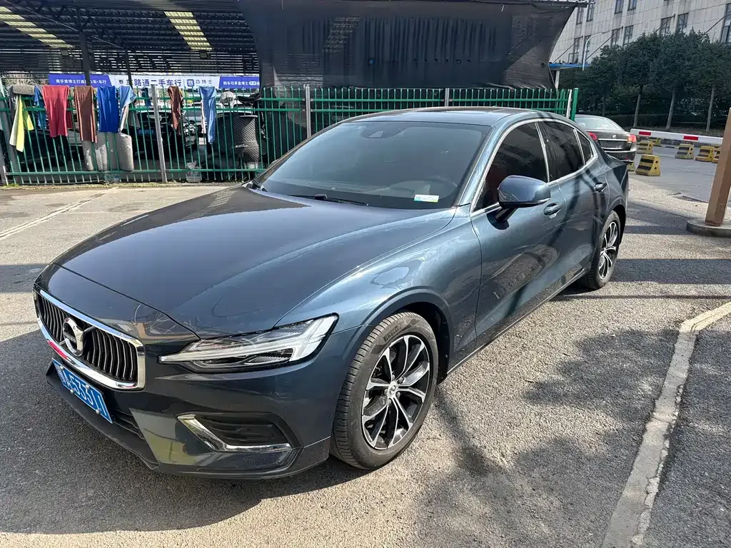Volvo S60 2021 из CN, фото 2