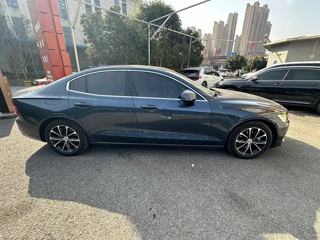 Volvo S60 2021 из CN, фото 4