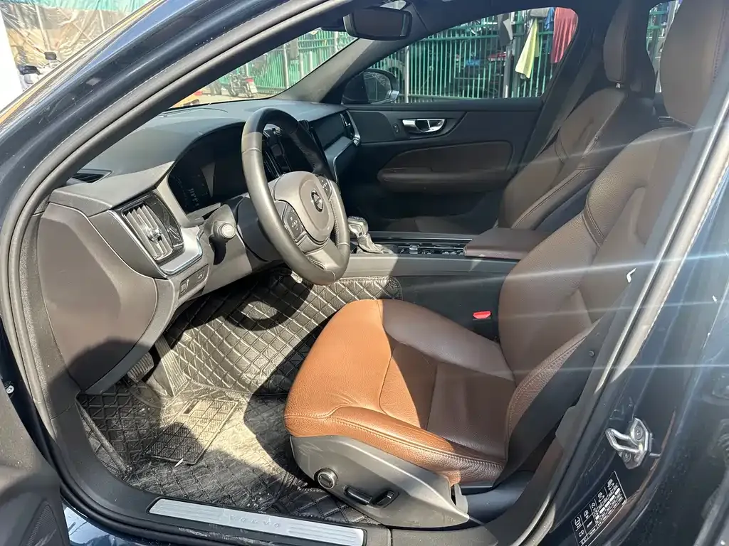 Volvo S60 2021 из CN, фото 8