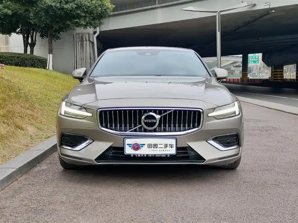 Volvo S60 2021 из CN, фото 2