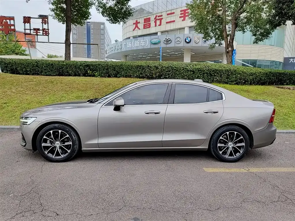 Volvo S60 2021 из CN, фото 3