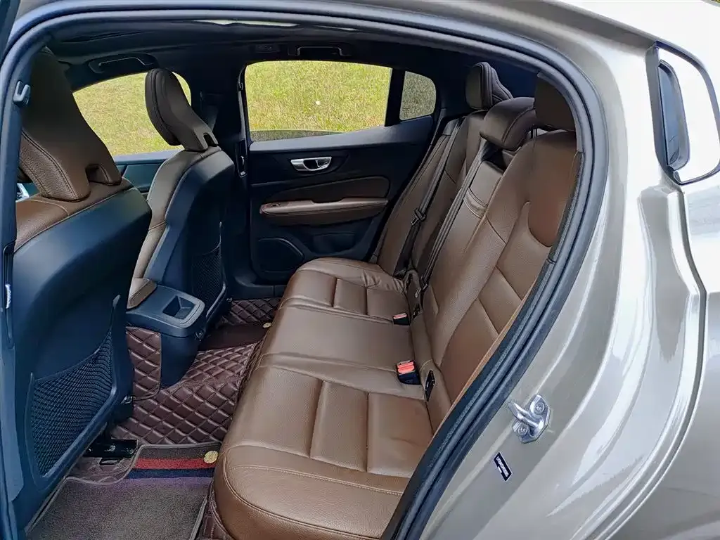 Volvo S60 2021 из CN, фото 8