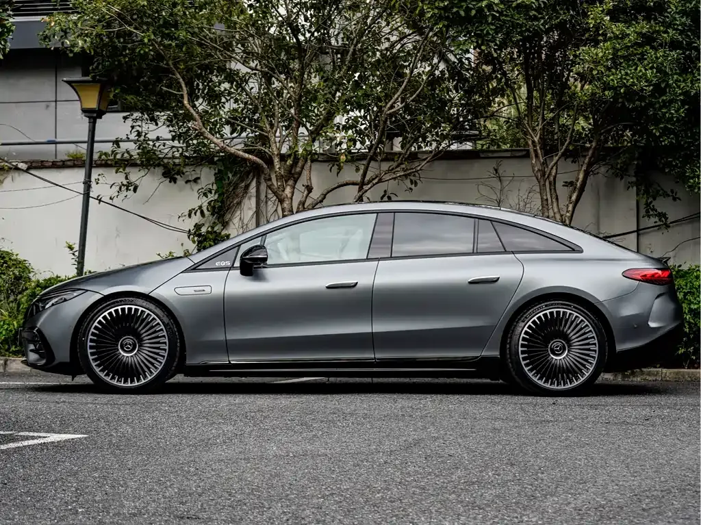 Mercedes-Benz EQS AMG — фото 9