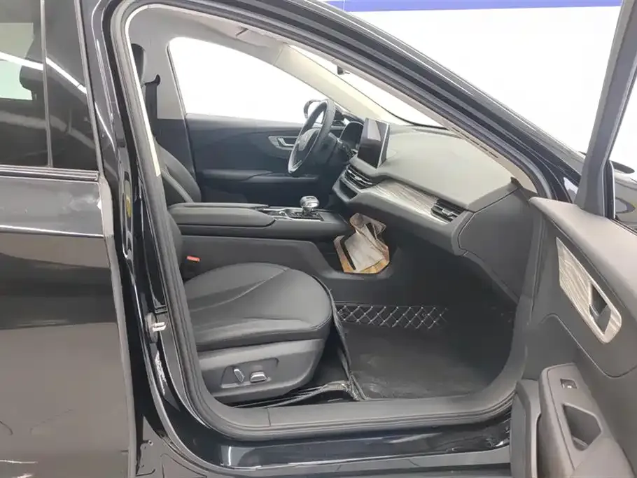 Hongqi E-QM5 2024 из CN, фото 9
