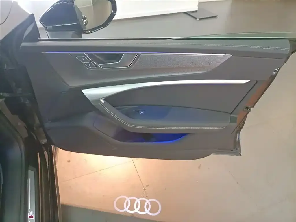 Audi A7L 2024 из CN, фото 7