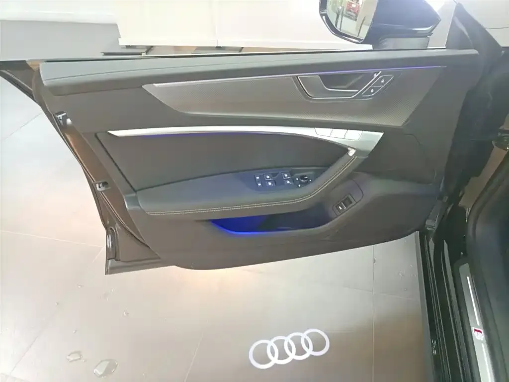 Audi A7L 2024 из CN, фото 8