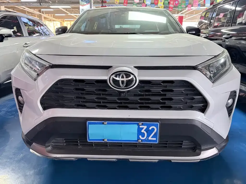 Toyota RAV4 2023 из CN, фото 2