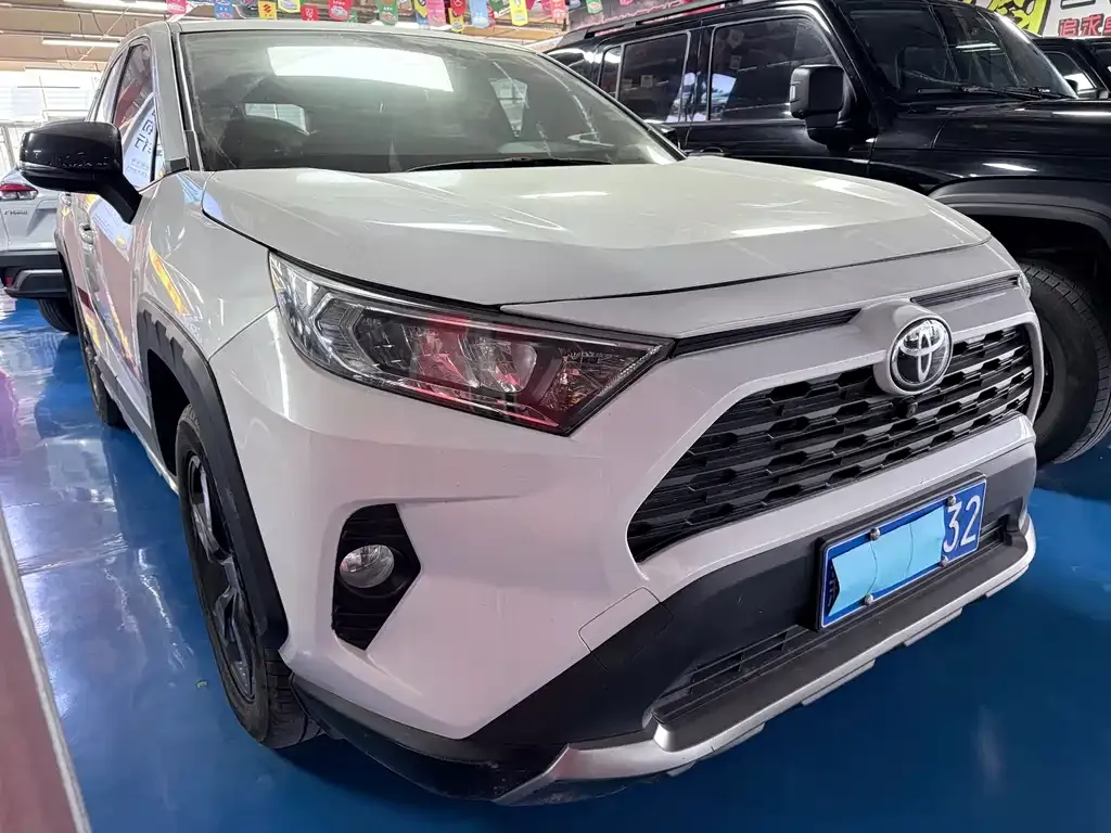 Toyota RAV4 2023 из CN, фото 3