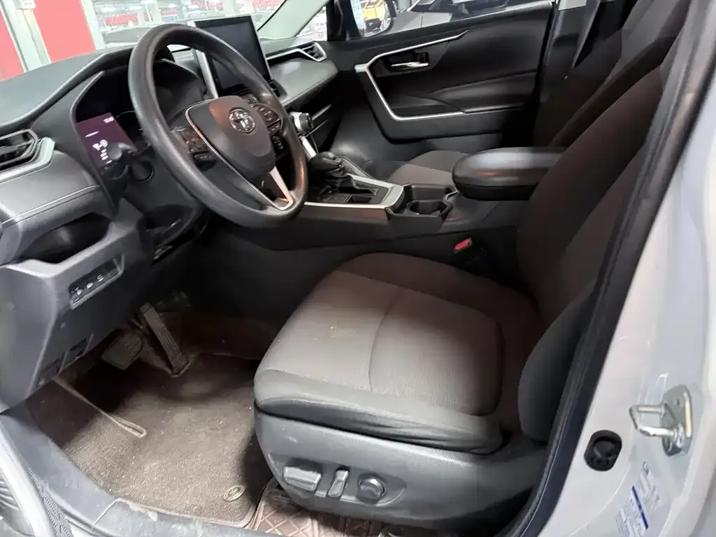 Toyota RAV4 2023 из CN, фото 8