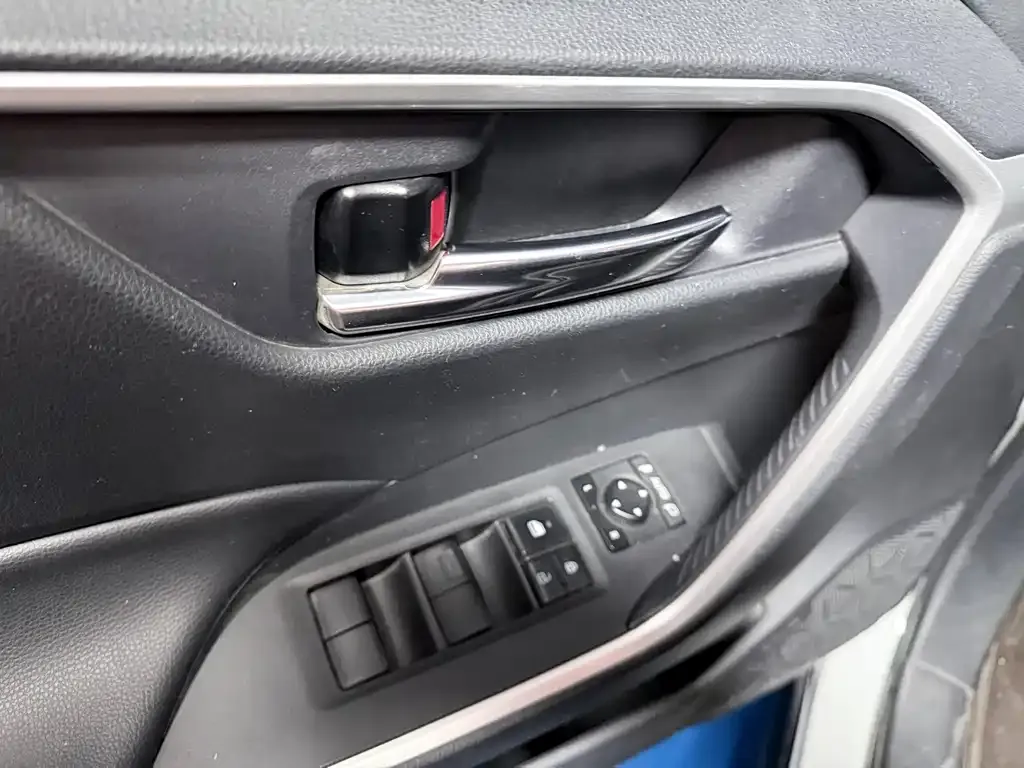 Toyota RAV4 2023 из CN, фото 9