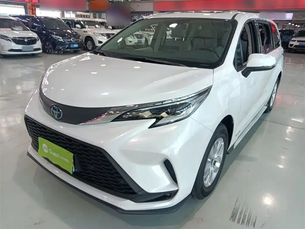 Toyota Granvia — фото 1