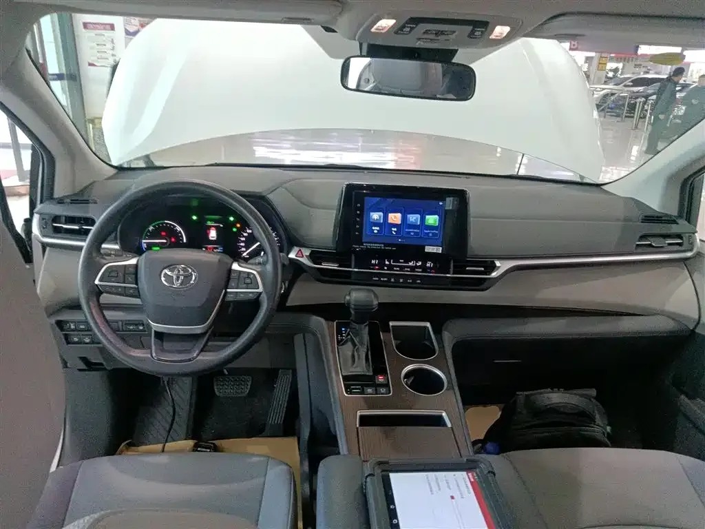 Toyota Granvia — фото 9