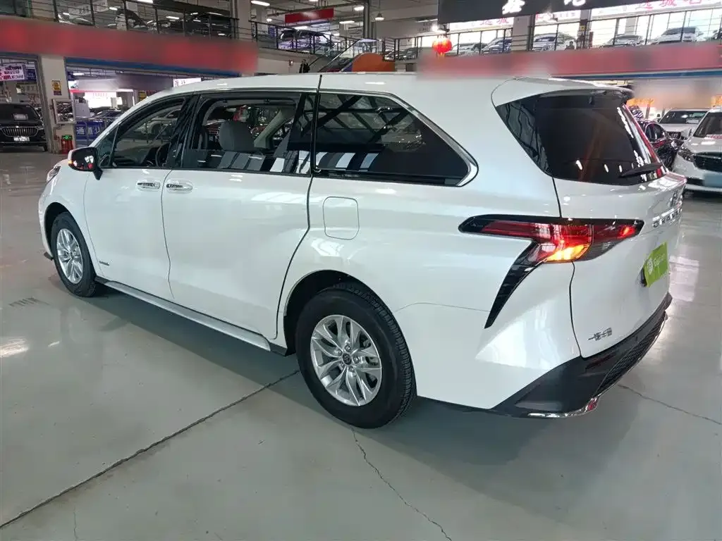 Toyota Granvia — фото 4
