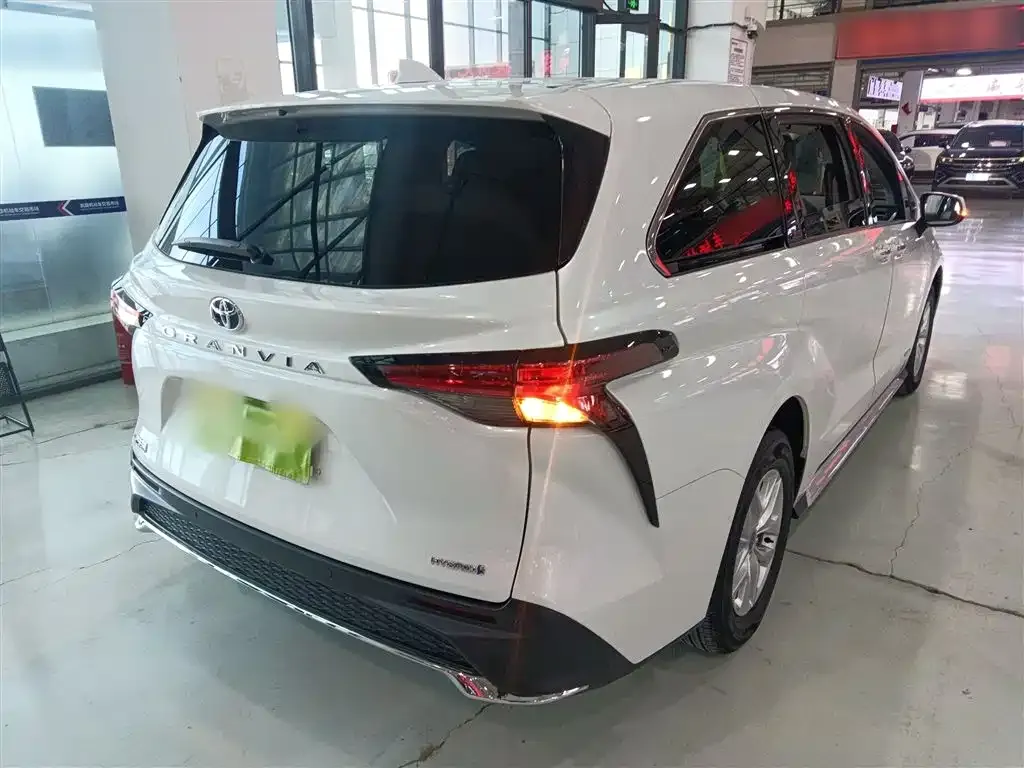 Toyota Granvia — фото 6