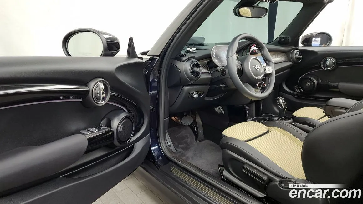 Mini Cooper Convertible 2024 из KR, фото 10
