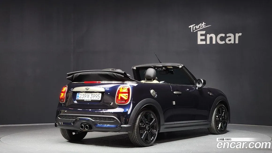 Mini Cooper Convertible 2024 из KR, фото 2