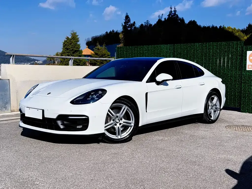 Porsche Panamera — фото 1