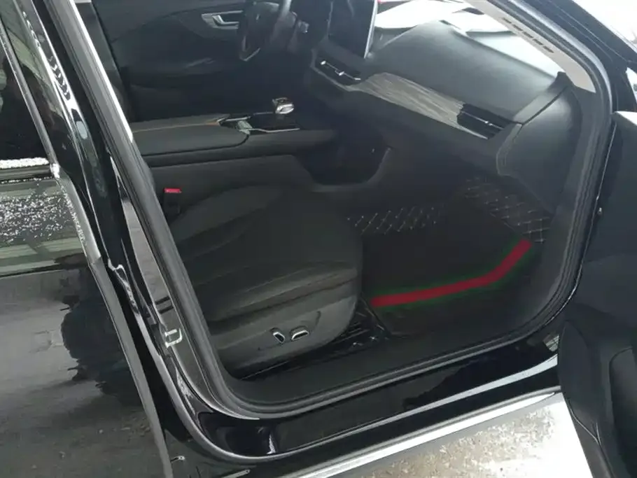 Hongqi E-QM5 2024 из CN, фото 2