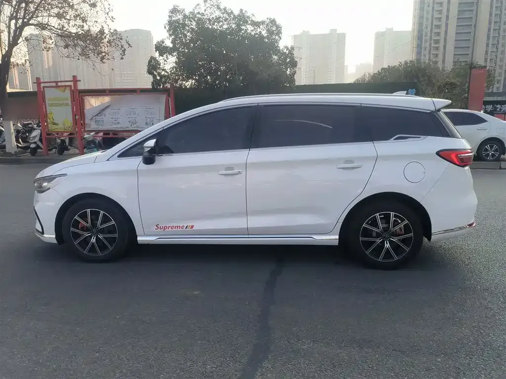 BYD MAX New Energy — фото 5