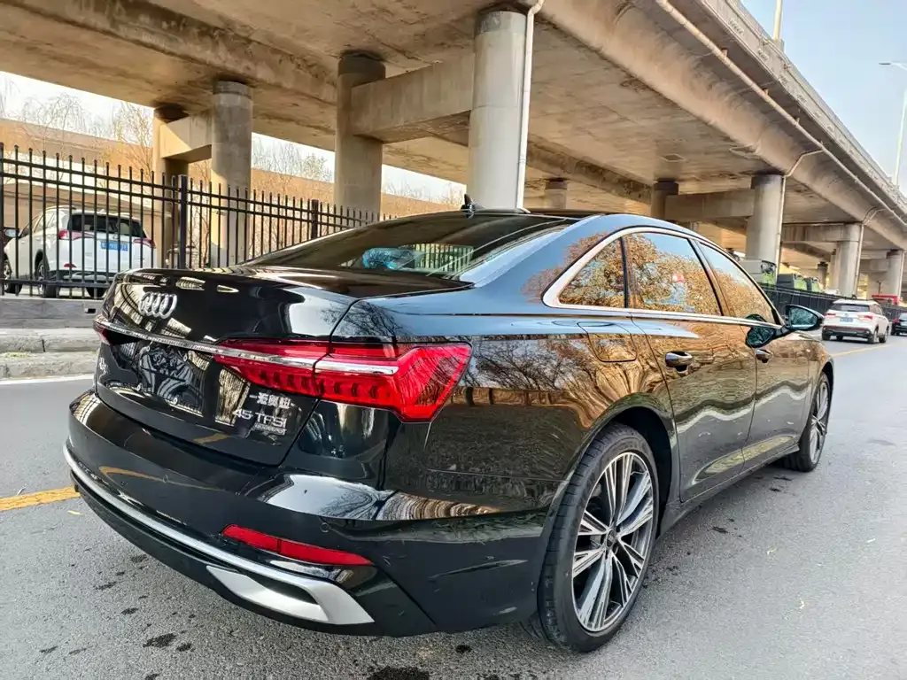 Audi A6L — фото 5