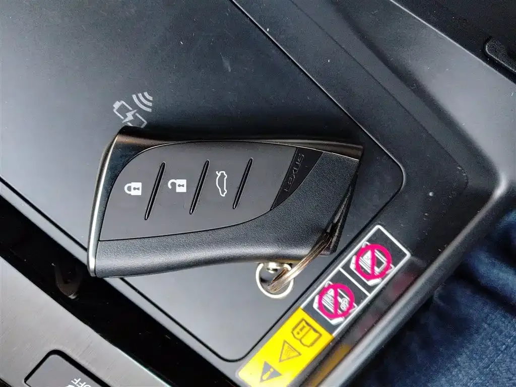 Lexus ES 2025 из CN, фото 8