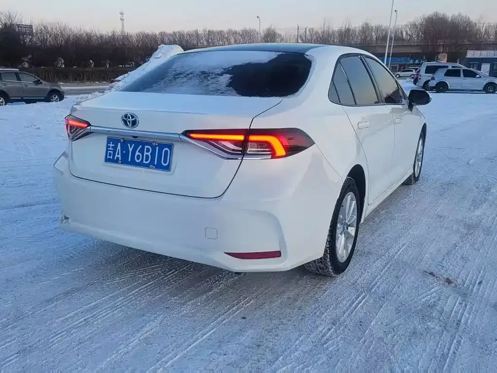 Toyota Corolla — фото 10