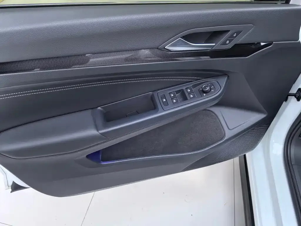 Volkswagen Golf 2022 из CN, фото 10