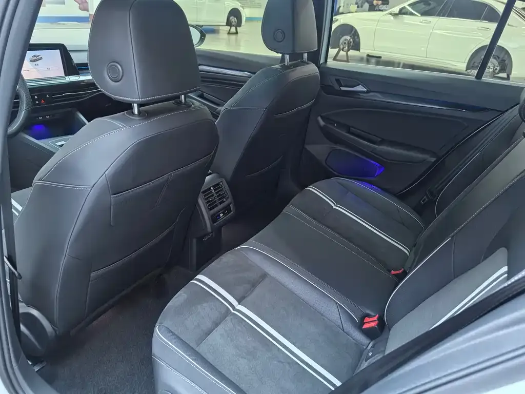 Volkswagen Golf 2022 из CN, фото 2