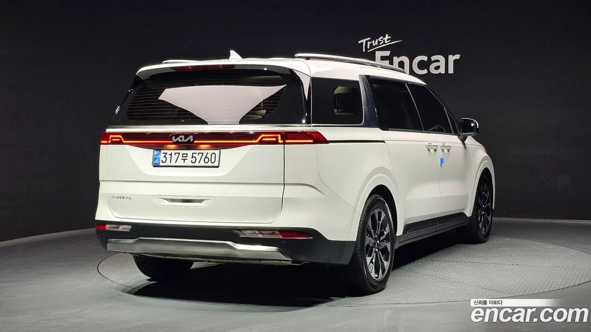 Kia Carnival — фото 2