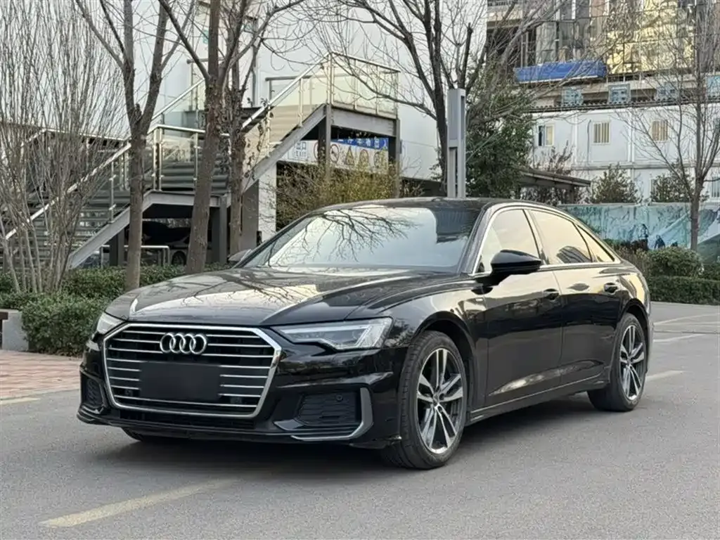 Audi A6L — фото 1