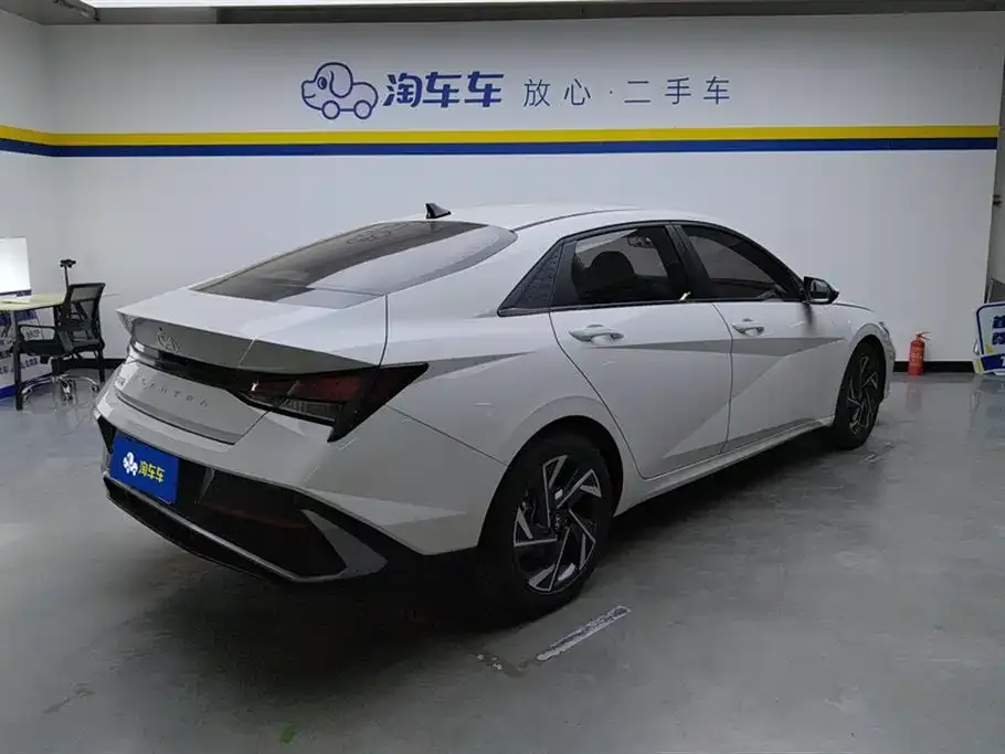 Hyundai Elantra — фото 4