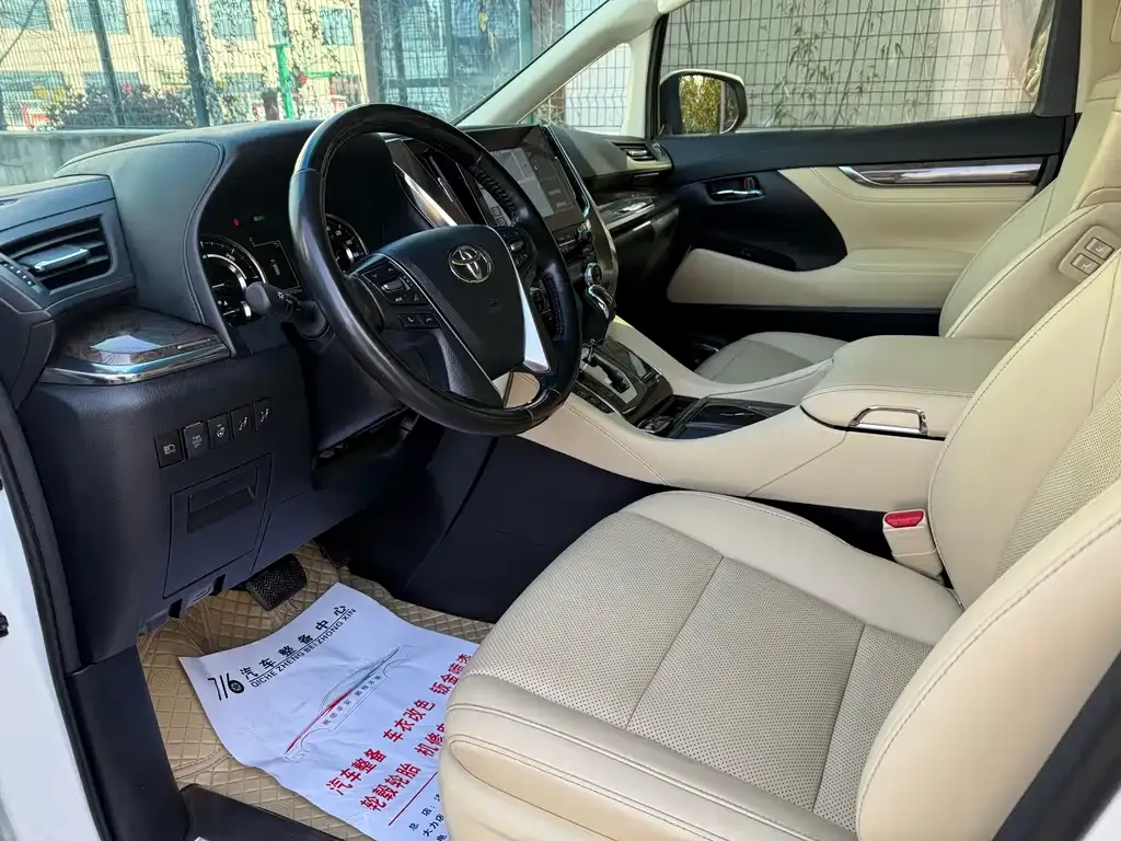 Toyota Alphard — фото 4