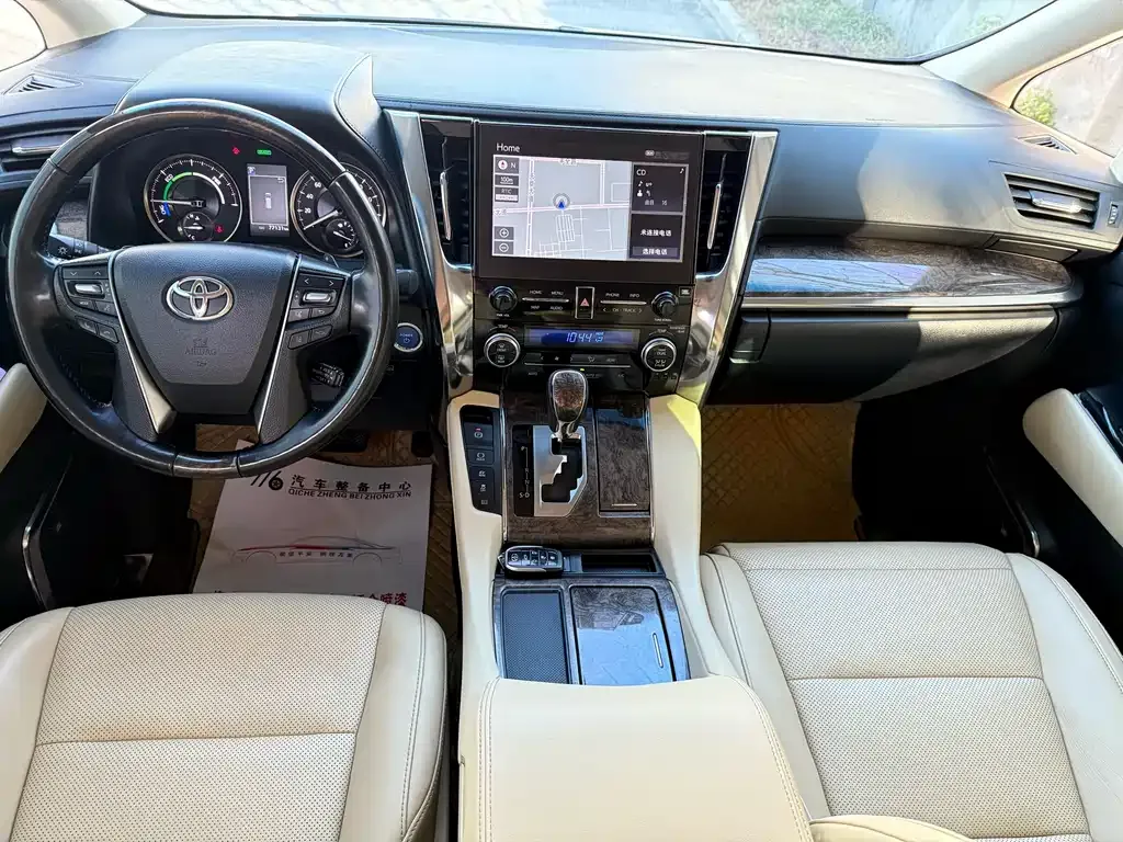 Toyota Alphard — фото 6