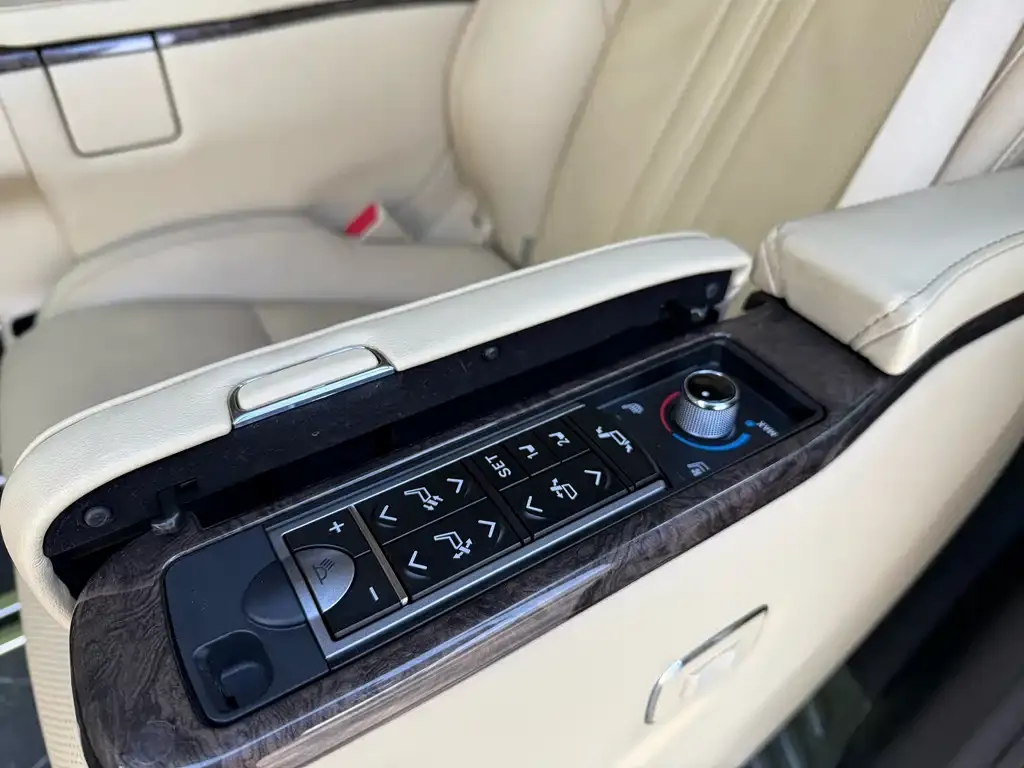 Toyota Alphard — фото 3