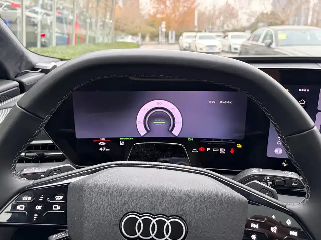 Audi Q6L e-tron — фото 2
