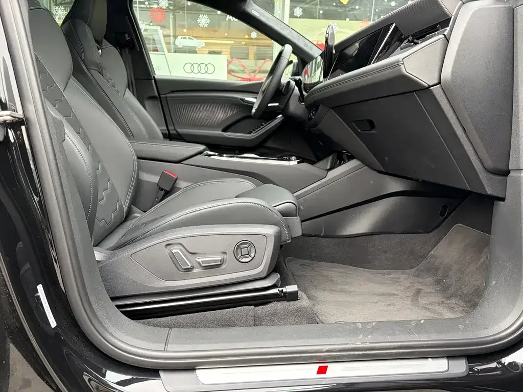Audi Q6L e-tron — фото 7